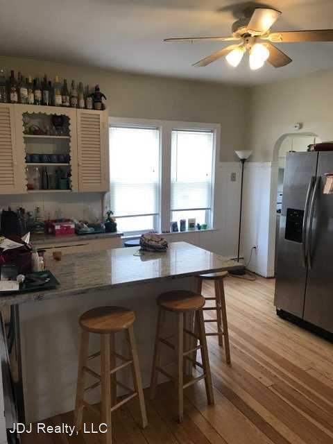 Foto principal - 5 br, 2 bath House - 485 Eaton St.