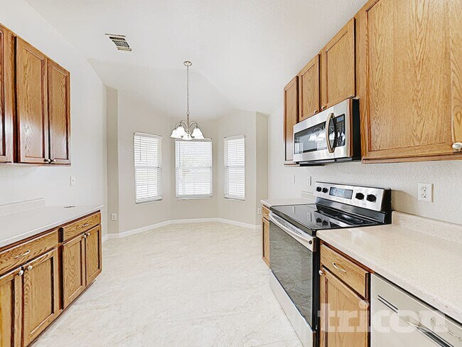 Building Photo - 9822 Vandenberg Way