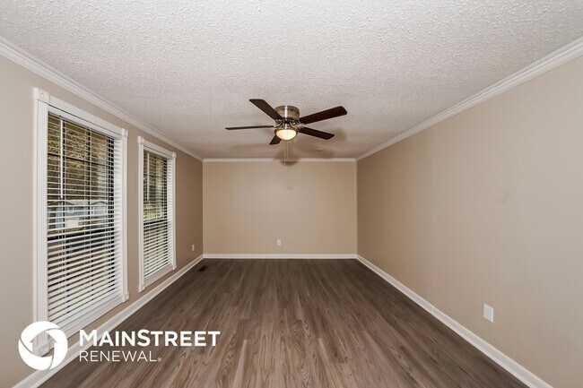 Foto del edificio - 5057 Oak Leaf Cir