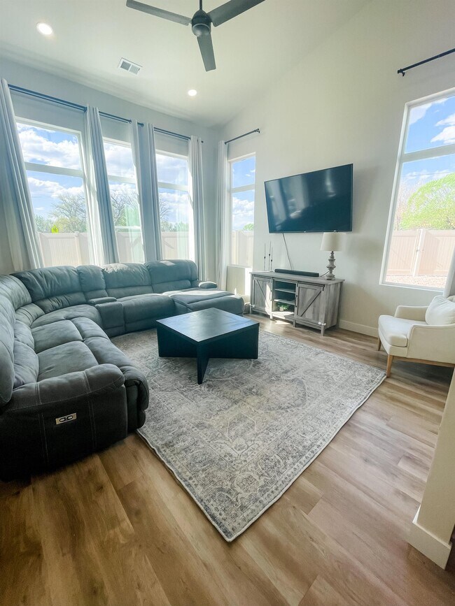 Foto del edificio - 473 Catalina Ave