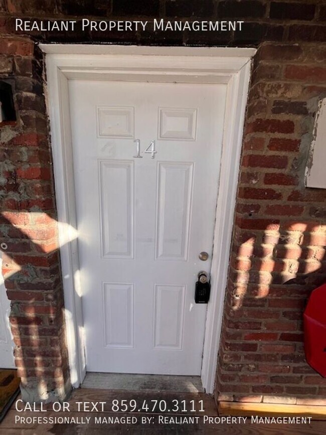 Foto del edificio - 2021 Cambridge Dr