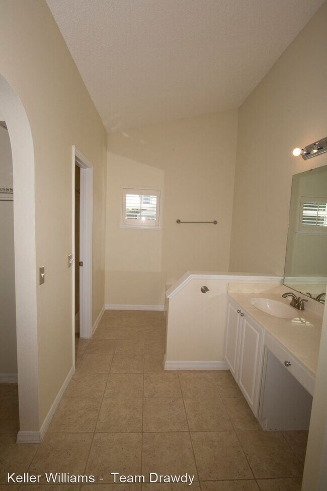 Building Photo - 250 Woodbury Pines Cir
