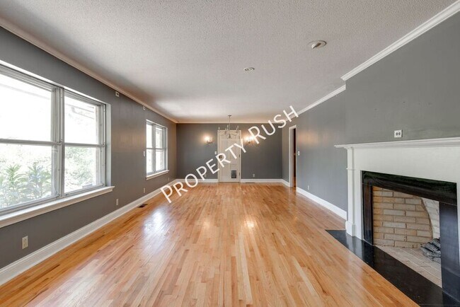 Building Photo - 303 Windmere Dr