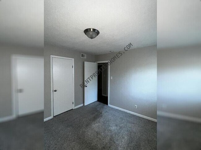 Building Photo - 9 Sagewood Ct