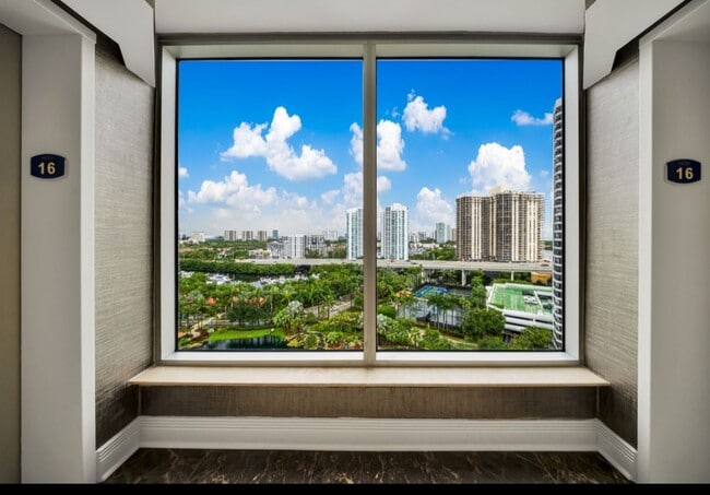 Foto del edificio - 19101 NE 36th Ct