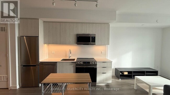 Building Photo - 48 Power St