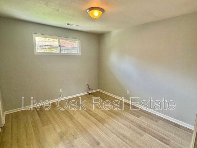Building Photo - 314 Woodview Ave