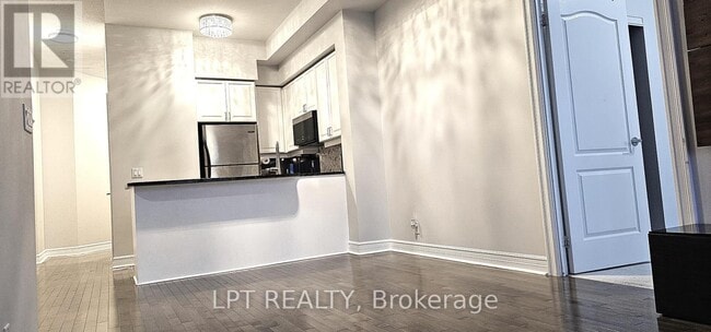 Building Photo - 1 Elm Dr W