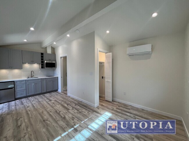 Foto del edificio - Brand New, Cozy Studio right near West Cliff
