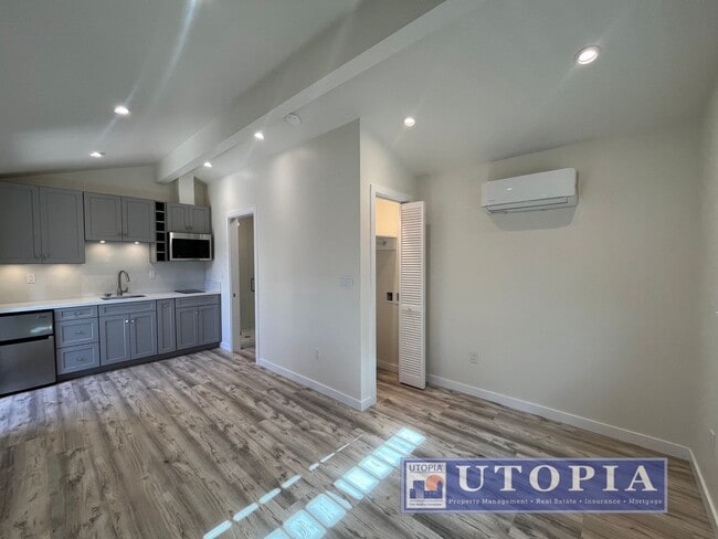 Building Photo - Newly Remolded Cozy Studio right near West Cliff