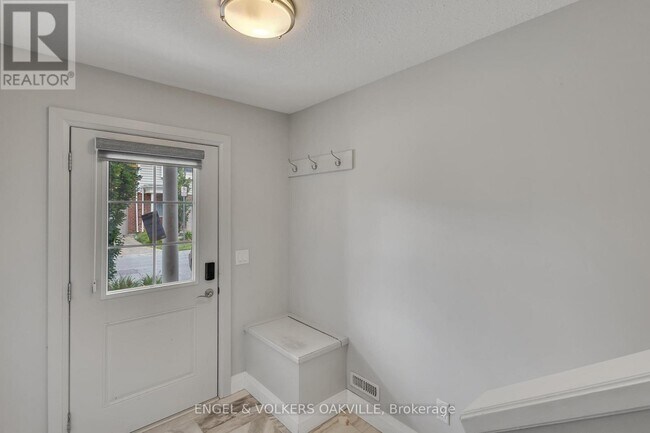 Building Photo - 3025-3025 Singleton Ave
