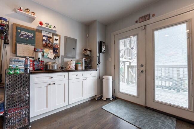 Foto del edificio - 2651 W Armitage Ave
