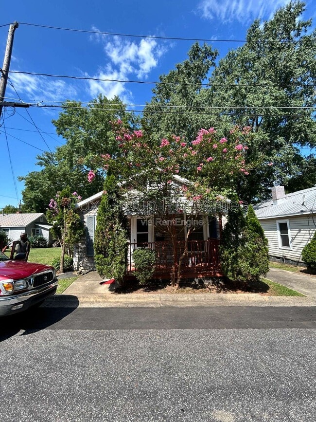 Building Photo - 177 S Maple St