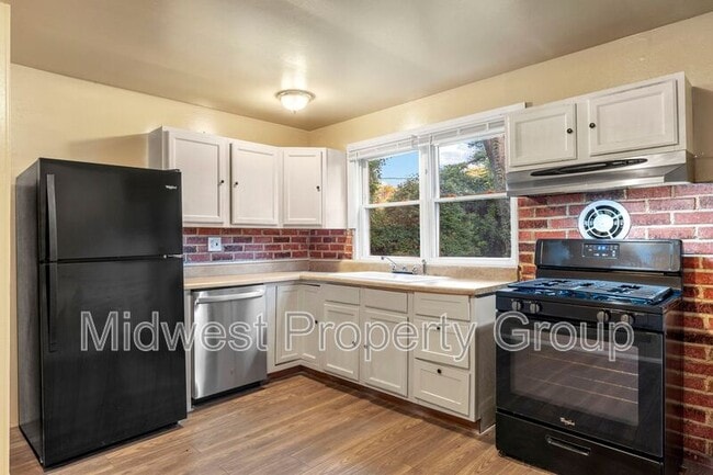 Building Photo - 1364 Farmview Ave
