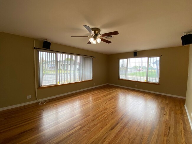 Building Photo - Spacious 3-Bedroom House in Eureka