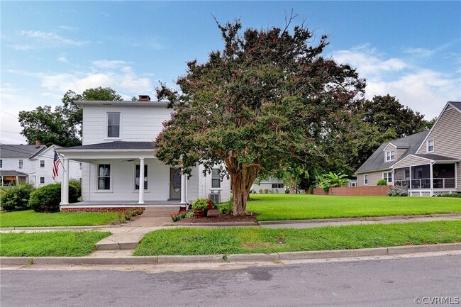 Building Photo - 419 1st St