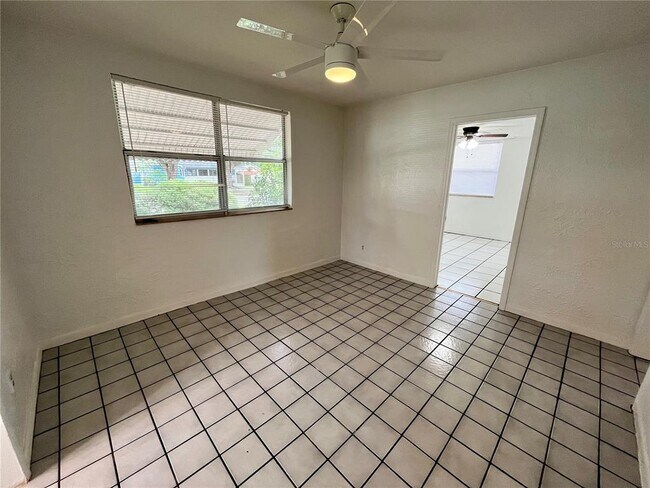 Foto del edificio - 860 44th Ave N