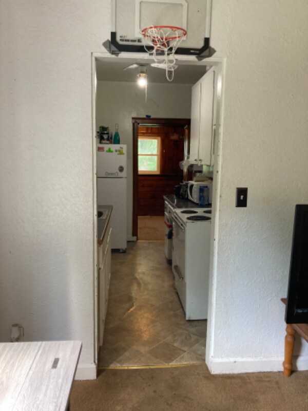 Building Photo - 4947 OH-43