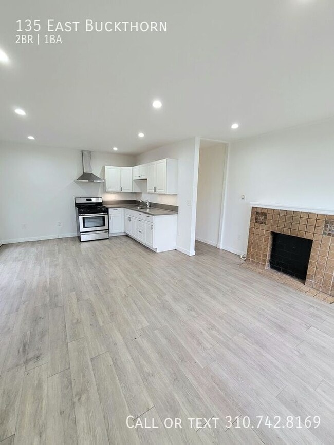 Building Photo - 135 East Buckthorn-