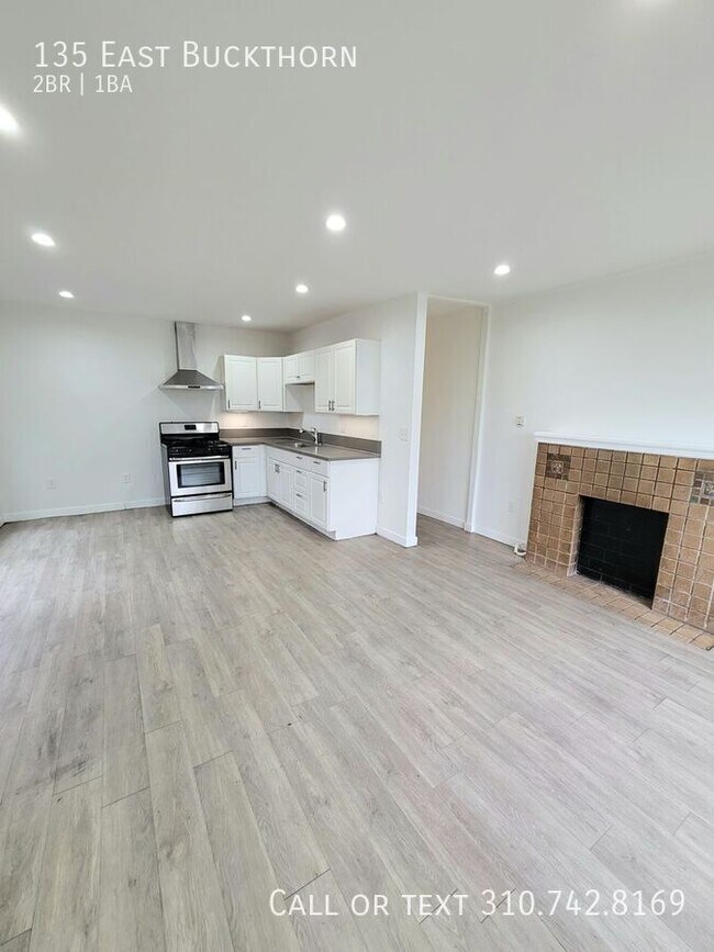 Foto del edificio - 135 East Buckthorn-