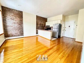 Building Photo - 545 5th Ave