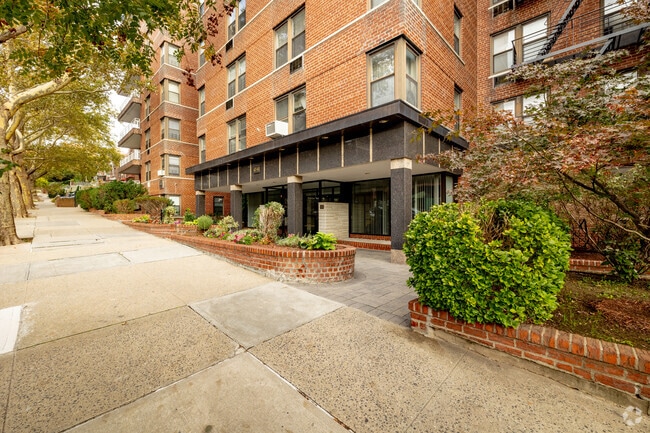 Building Photo - Warner House
