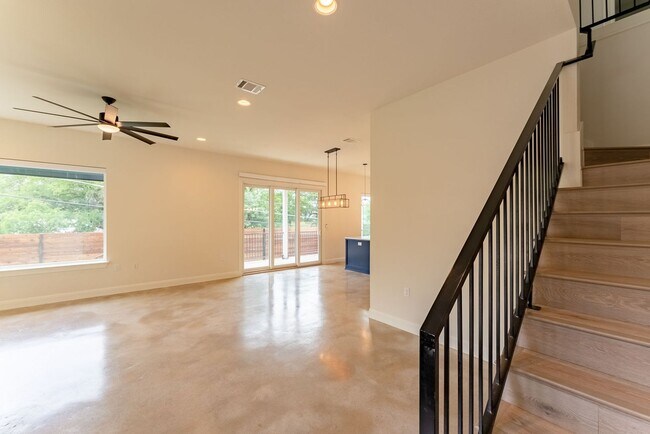 Foto del edificio - Modern Elegance in Austin: 4BR/3BA Sanctuary with Stylish Design and Inviting Ambiance!