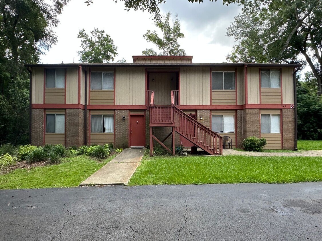 Primary Photo - 749 Pointe Ct