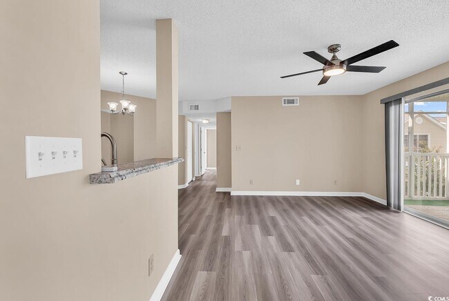 Foto del edificio - 8796 Chandler Dr