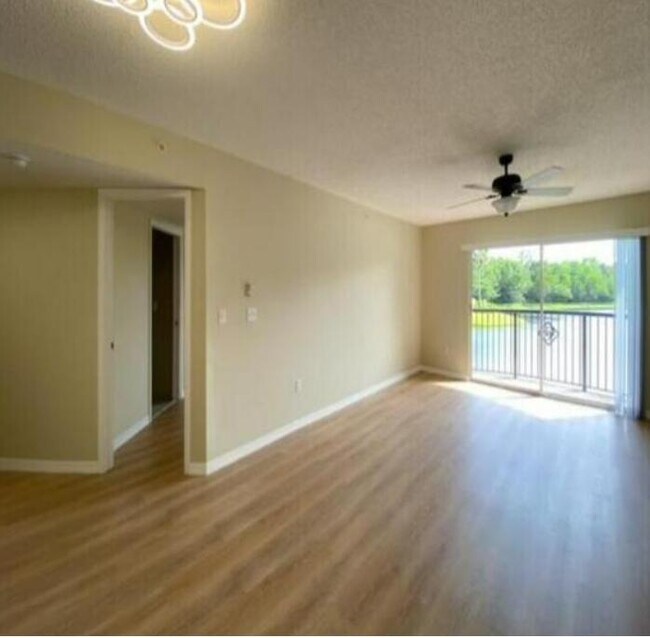 Foto del edificio - 600 Crestwood Ct N