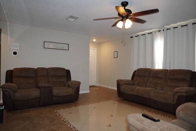 Foto del edificio - 3632 Candlehill