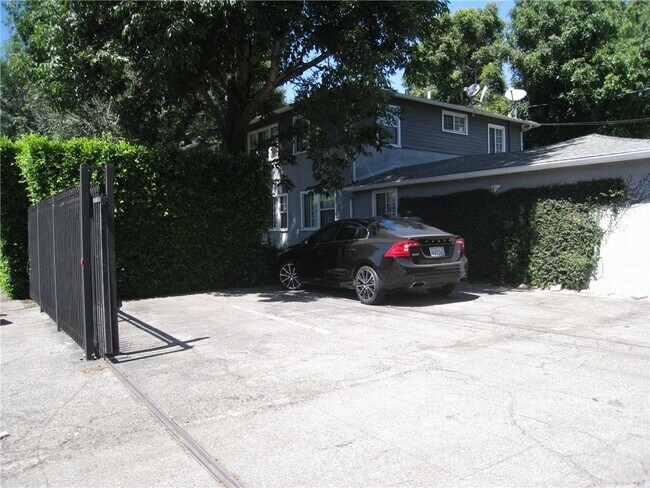 Building Photo - 13579 Moorpark St