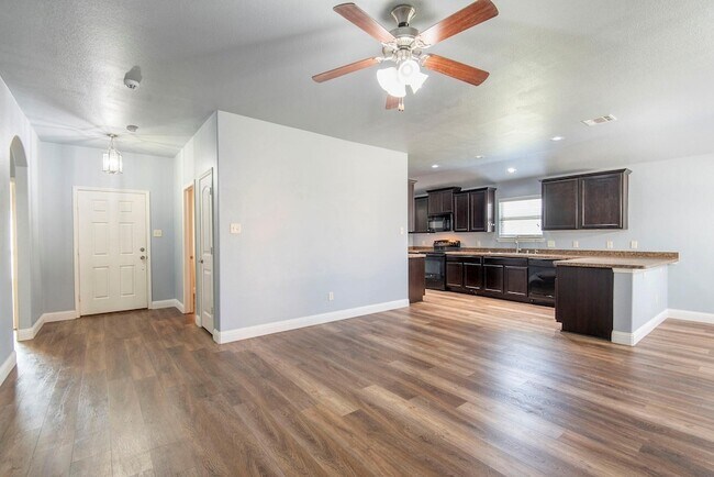 Building Photo - 1813 Rodeo Dr