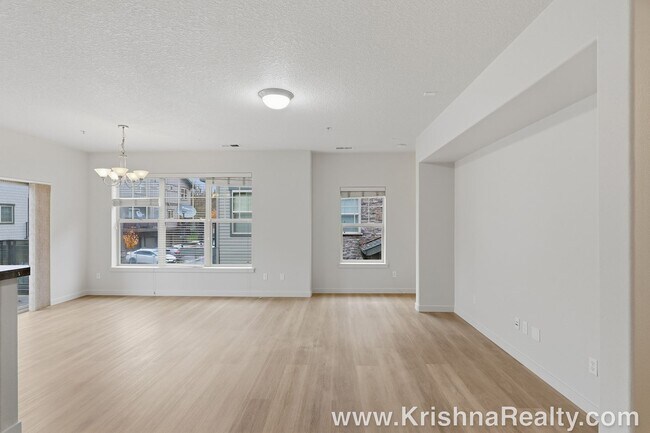 Foto del edificio - Perfect Location! 2 Bedroom, 2.5 Bathroom! Minutes to Quatama Max Station, Intel & Orenco Shoppin...