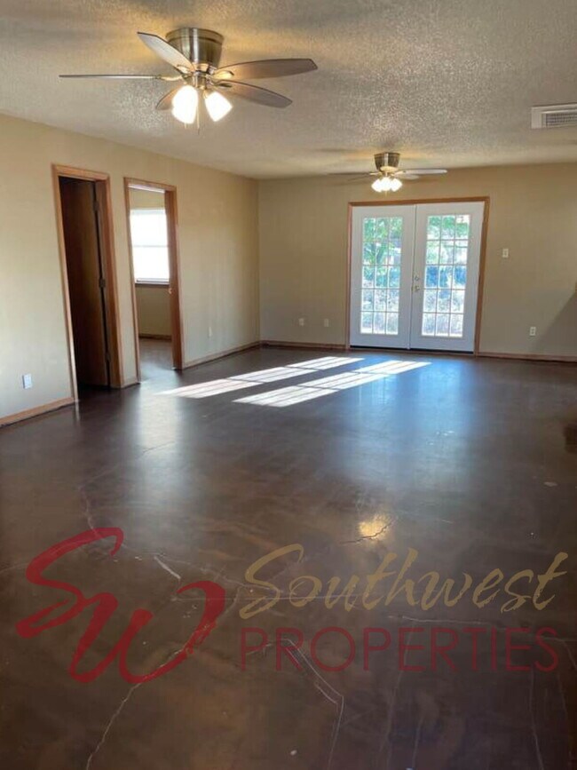 Foto del edificio - Spacious 3 Bed / 2 Bath Close to Everything