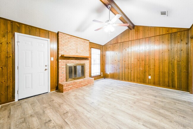 Building Photo - 296 Woodcliff Dr