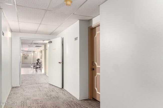 Foto del edificio - 3033 E Devonshire Ave