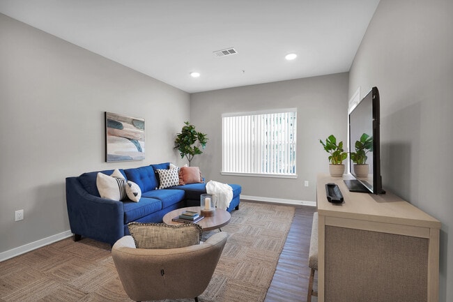 En el interior de los apartamentos de 2 habitaciones - Sala de estar - Saddle Brook Landings