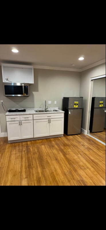 Building Photo - 23401 Schoenborn St