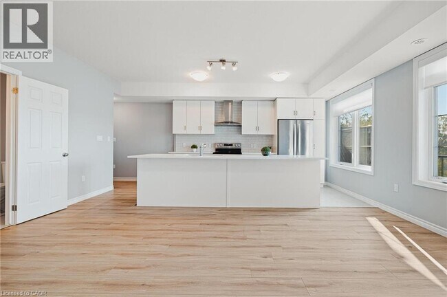 Photo du bâtiment - 104 Lomond Ln