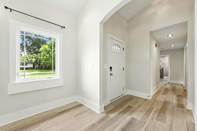Foto del edificio - 5432 Grove Ave