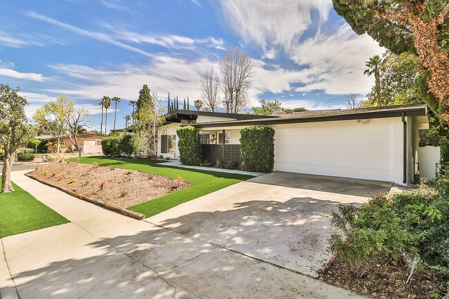 Building Photo - 23540 Kivik St