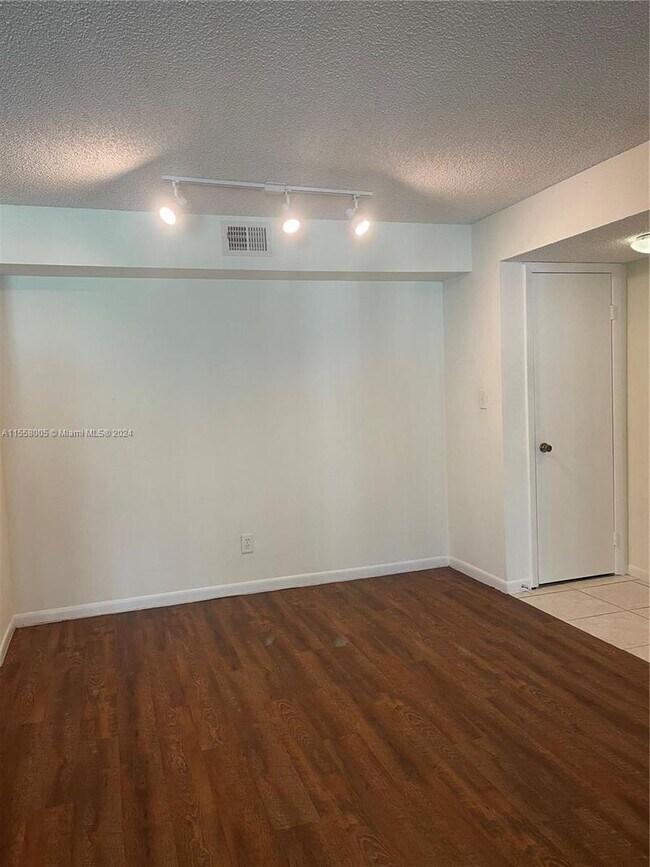 Building Photo - 510 S Park Road 22-10, Hollywood, FL 33021