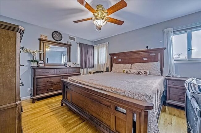 Building Photo - Immaculate 3 bedroom 3 Bathroom