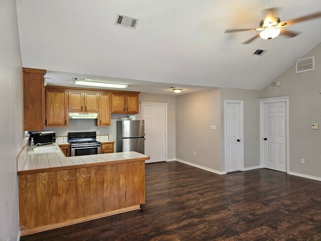 Foto del edificio - 204 N Cypress St