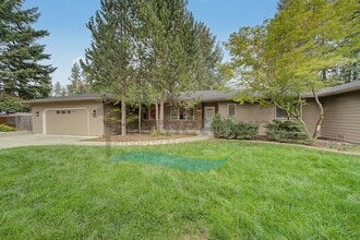 Building Photo - 9880 N Circle Dr
