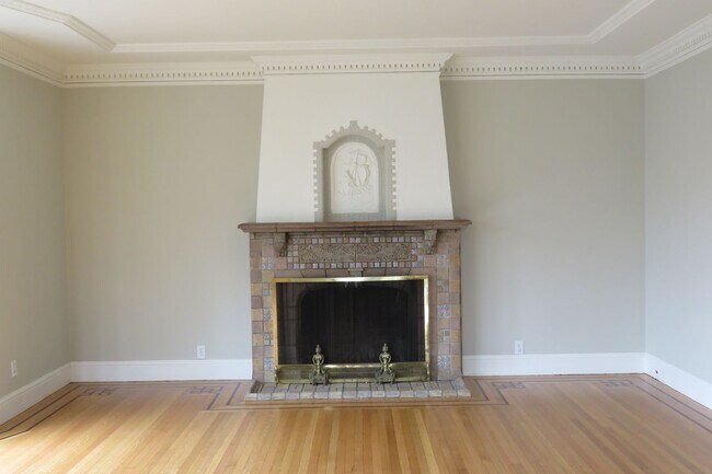 Foto del edificio - Elegant 4 bedroom House  with bonuses