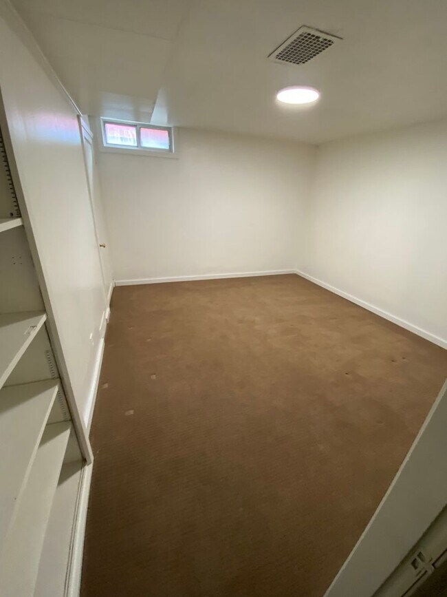 Foto del edificio - 1374 Maple Dr