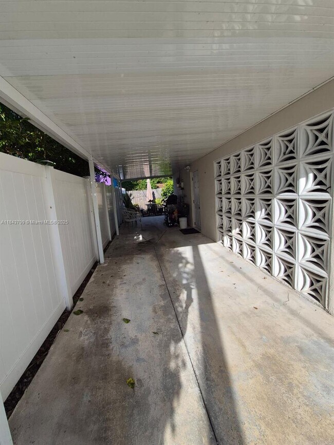 Foto del edificio - 801 NE 5th St