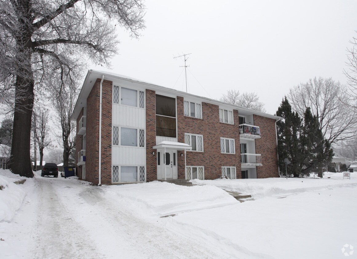 Primary Photo - 1200 Washington St